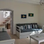 Semesterbostad Maison Des Clementines Vathis
